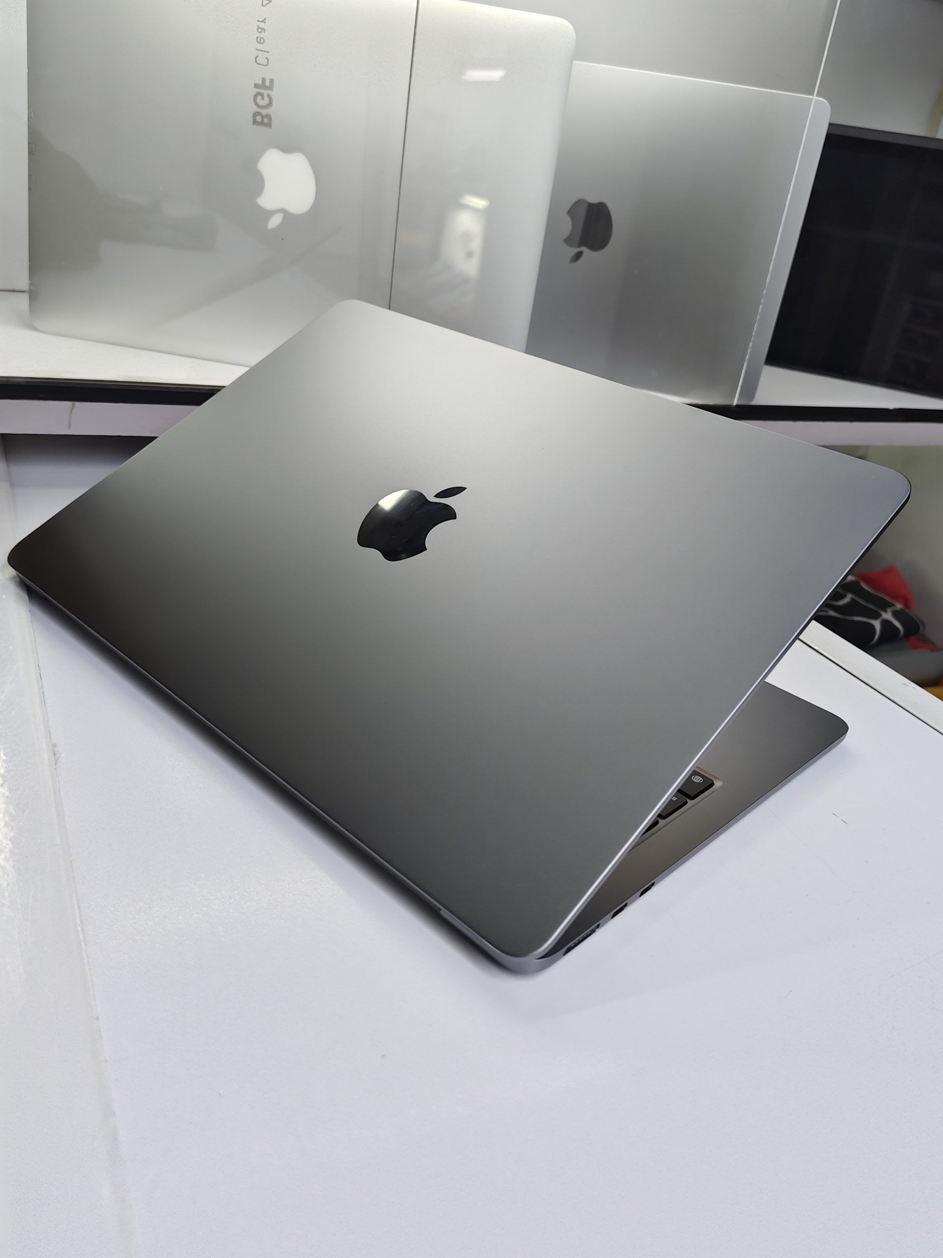 MacBook Pro 2020 M1 8GB RAM 256GB SSD - Image 2