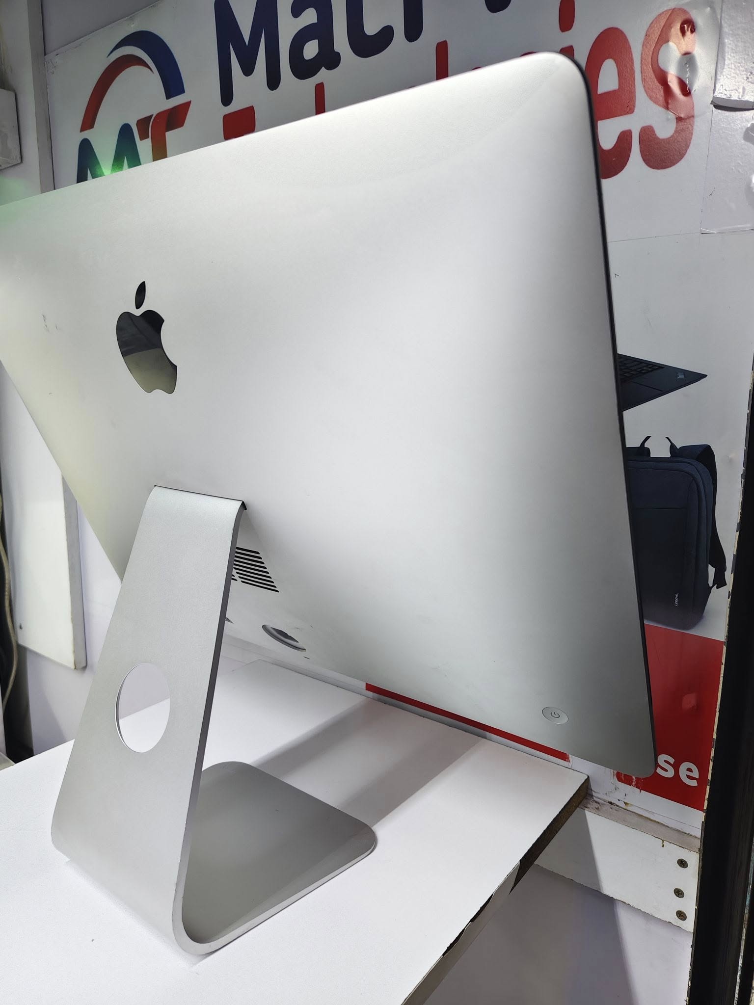 Apple iMac 2017 corei5 8gb ram, 256 gb ssd 21.5inches - Image 2